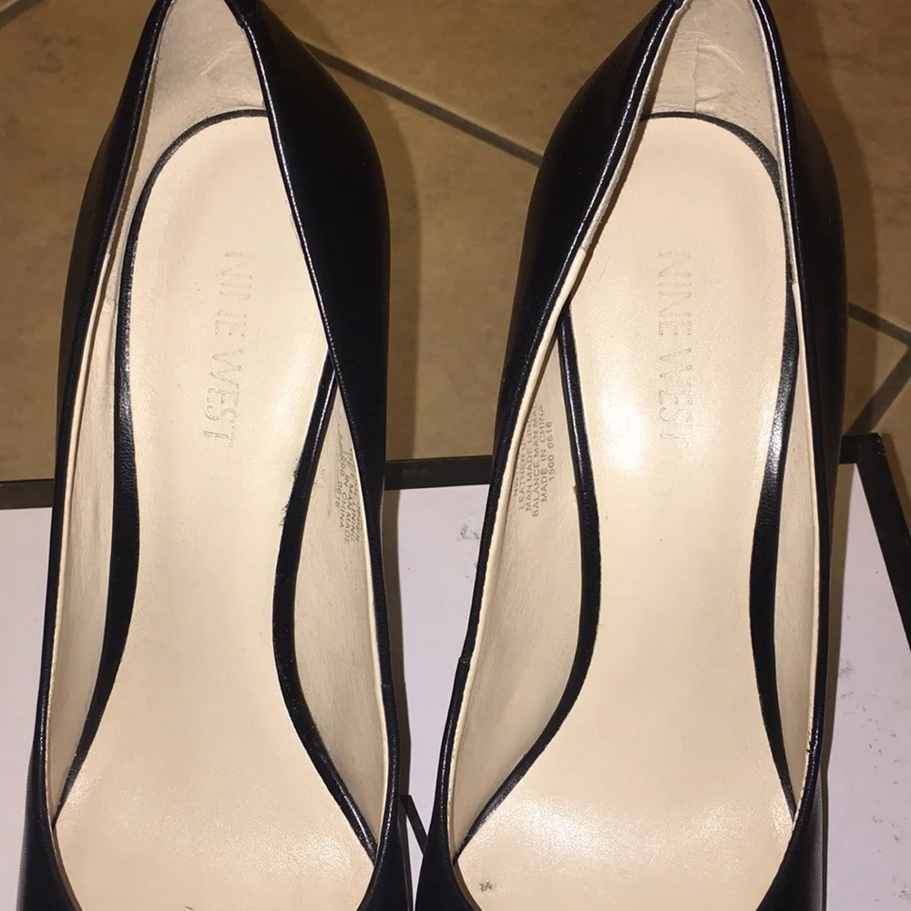 Nine West, Black. 8.5M